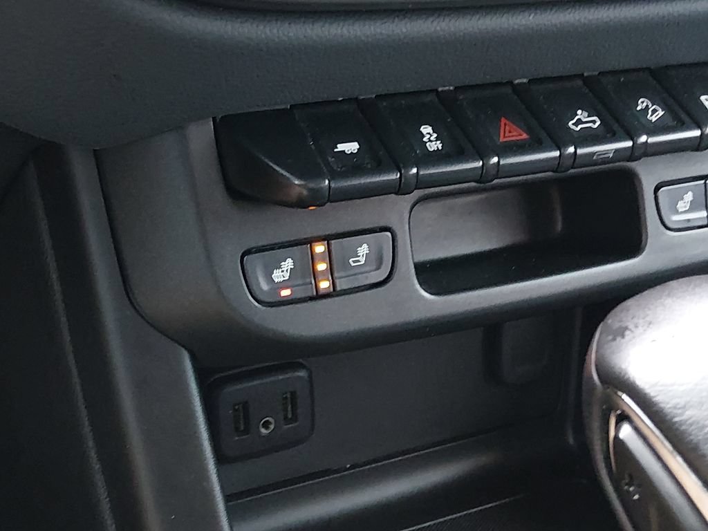 Used 2022 Chevrolet Colorado Z71 AWD/4WD image 19