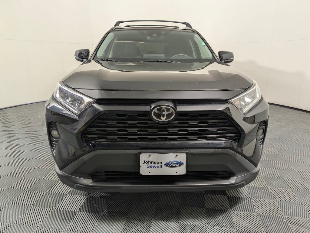 Used 2020 Toyota RAV4 XLE AWD/4WD image 3