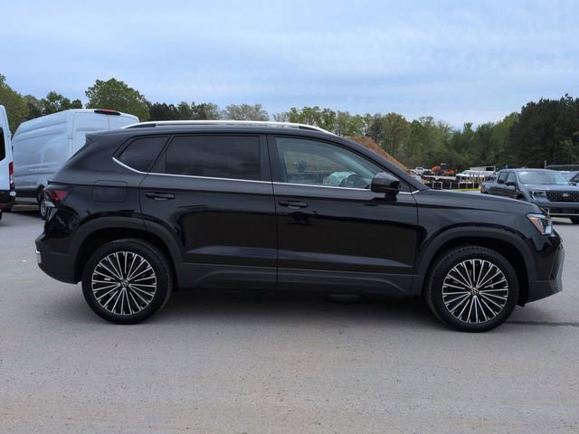 Used 2025 Volkswagen Taos SE FWD image 5