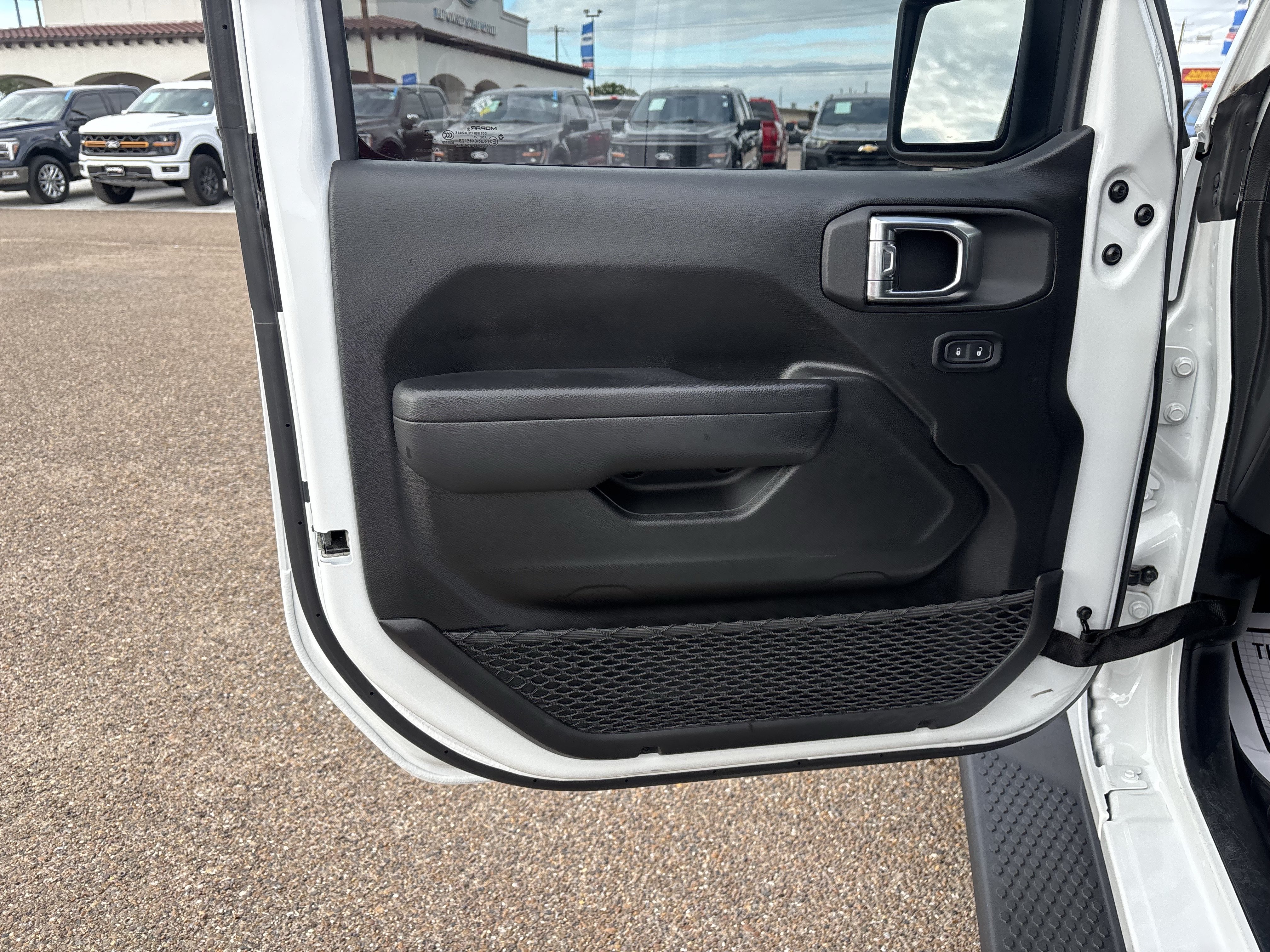 Used 2025 Jeep Wrangler Unlimited Sport AWD/4WD image 9
