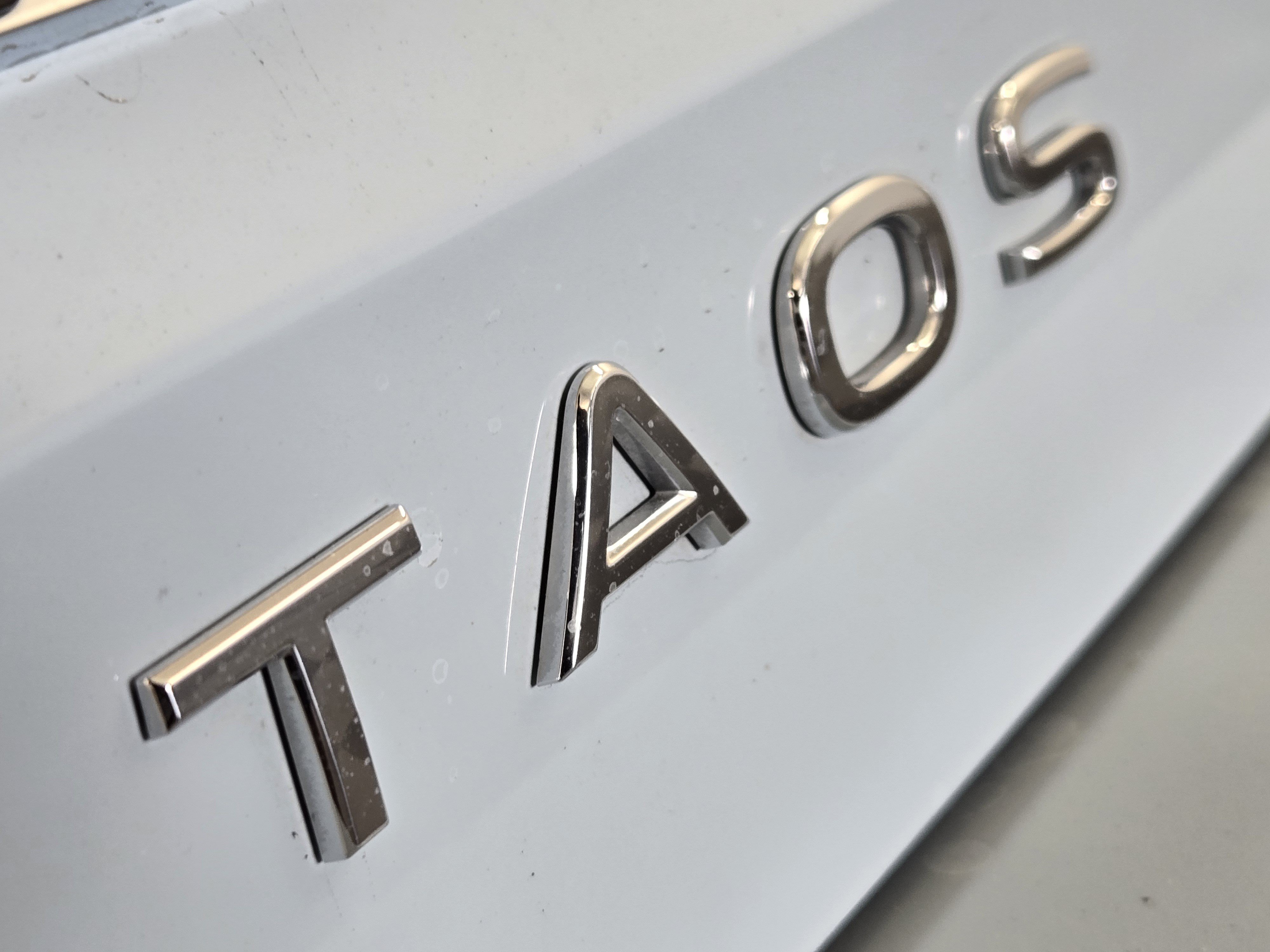 Used 2025 Volkswagen Taos SE FWD image 13