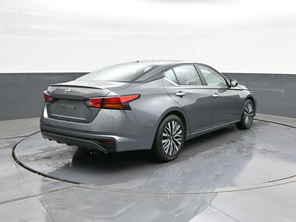 Used 2025 Nissan Altima 2.5 SV FWD image 11