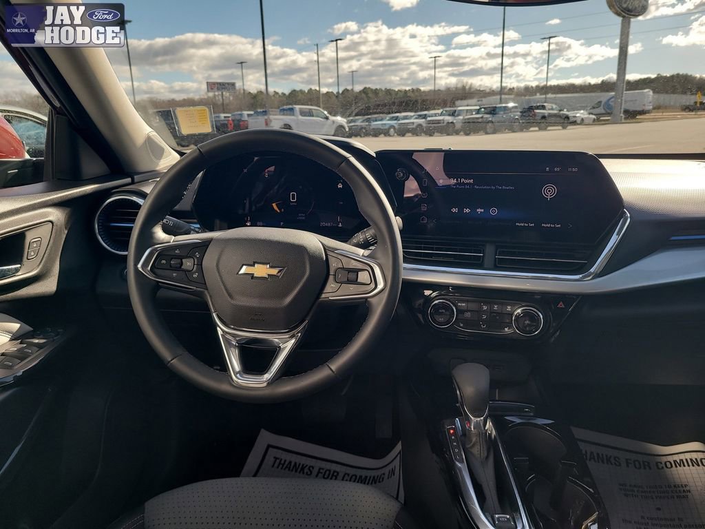 Used 2025 Chevrolet Trax LT w/ LT Convenience Package image 28