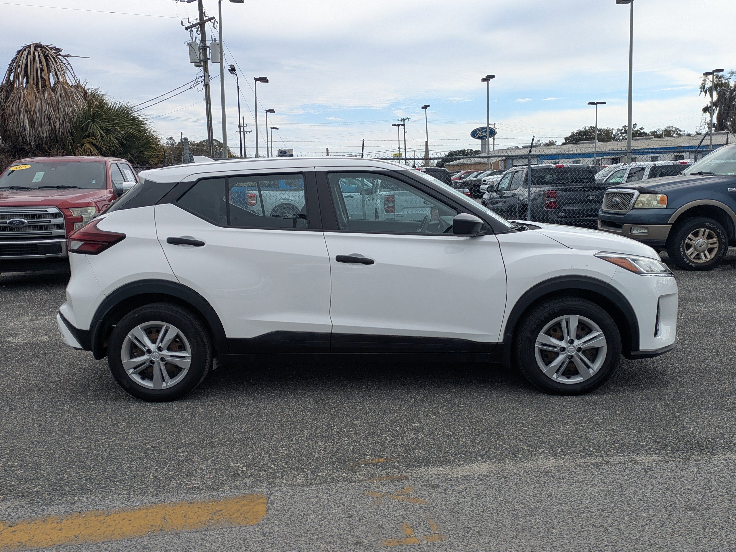 Used 2023 Nissan Kicks S image 6