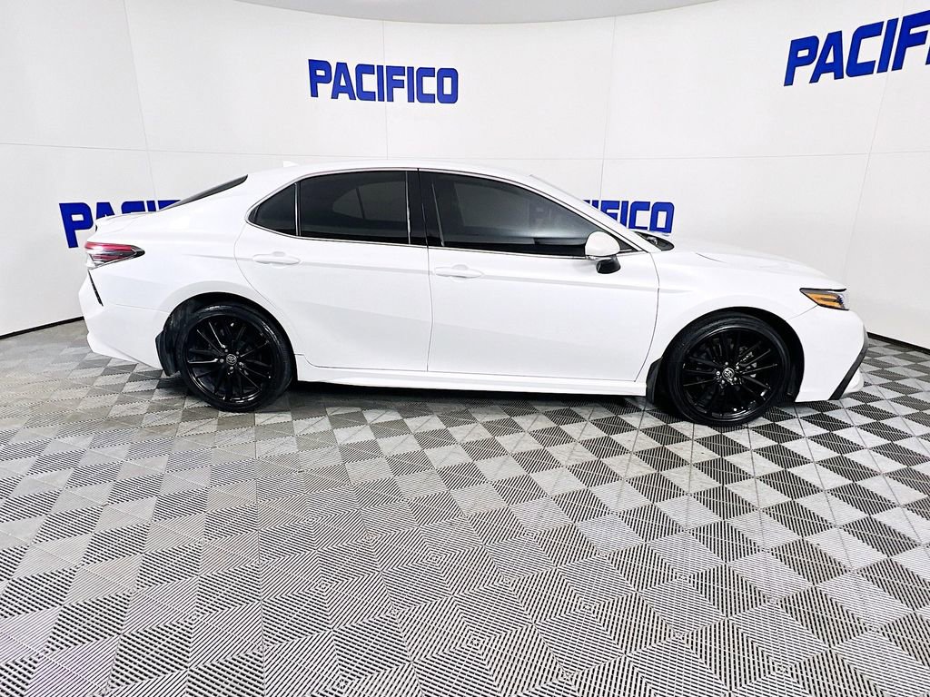 Used 2021 Toyota Camry XSE image 10