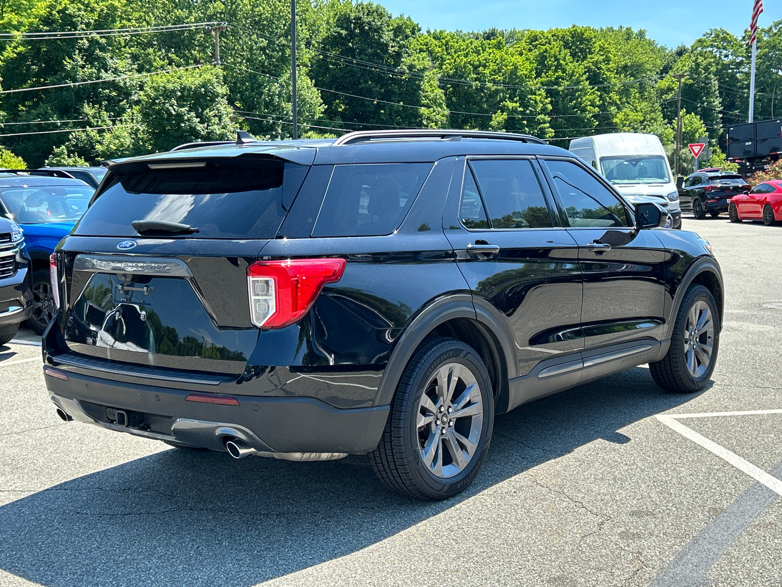 Certified 2023 Ford Explorer XLT w/ Equipment Group 202A AWD/4WD image 4