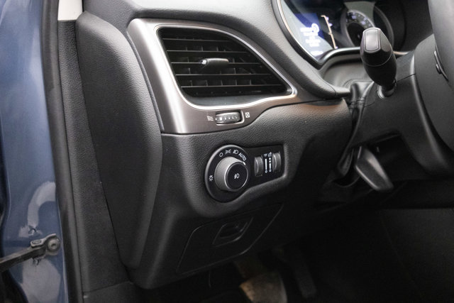 Used 2021 Jeep Cherokee Latitude Plus FWD image 21