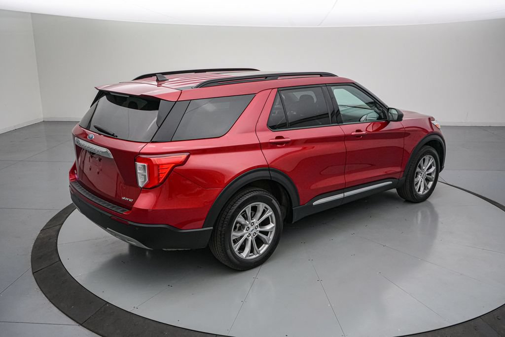 Certified 2024 Ford Explorer XLT w/ Equipment Group 202A AWD/4WD image 4