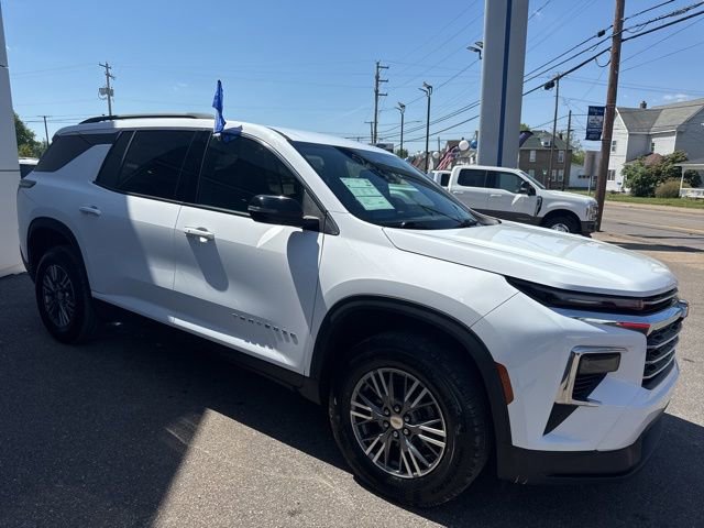 Used 2025 Chevrolet Traverse LT AWD/4WD image 4
