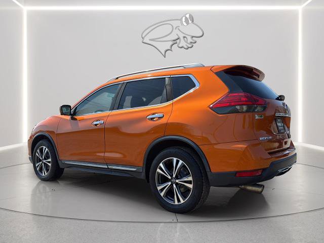 Used 2017 Nissan Rogue SL w/ SL Premium Package image 3