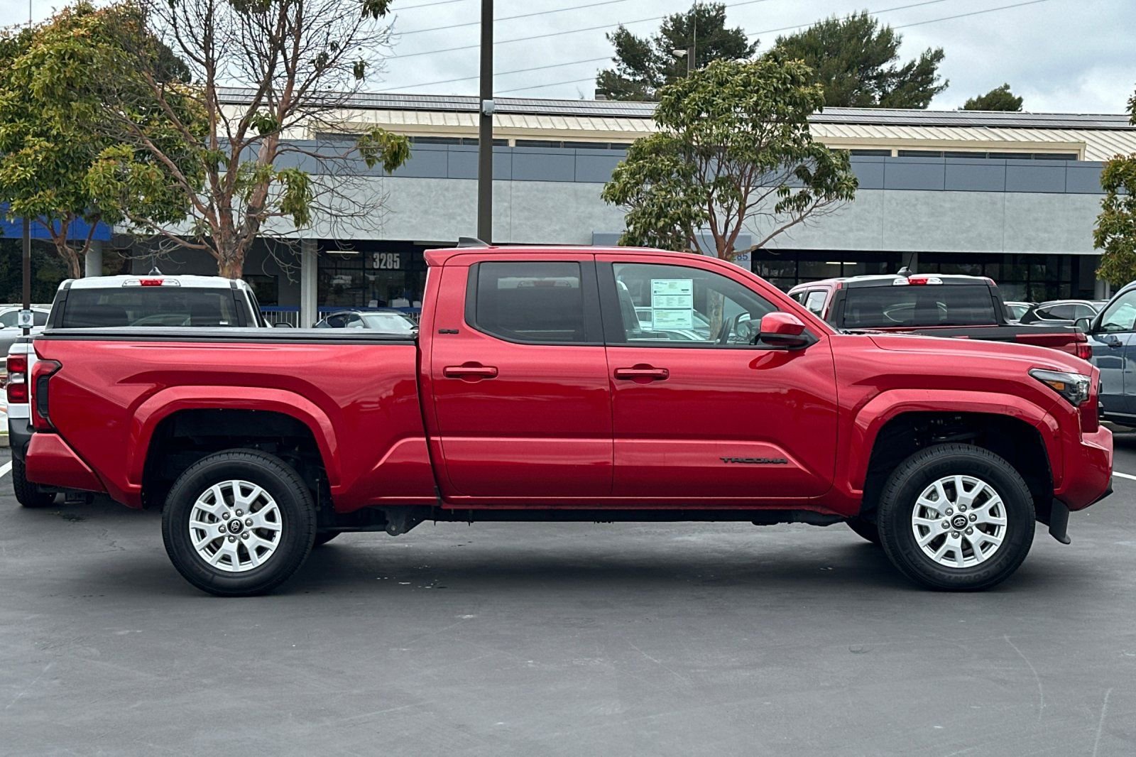 Used 2024 Toyota Tacoma SR5 AWD/4WD video 3