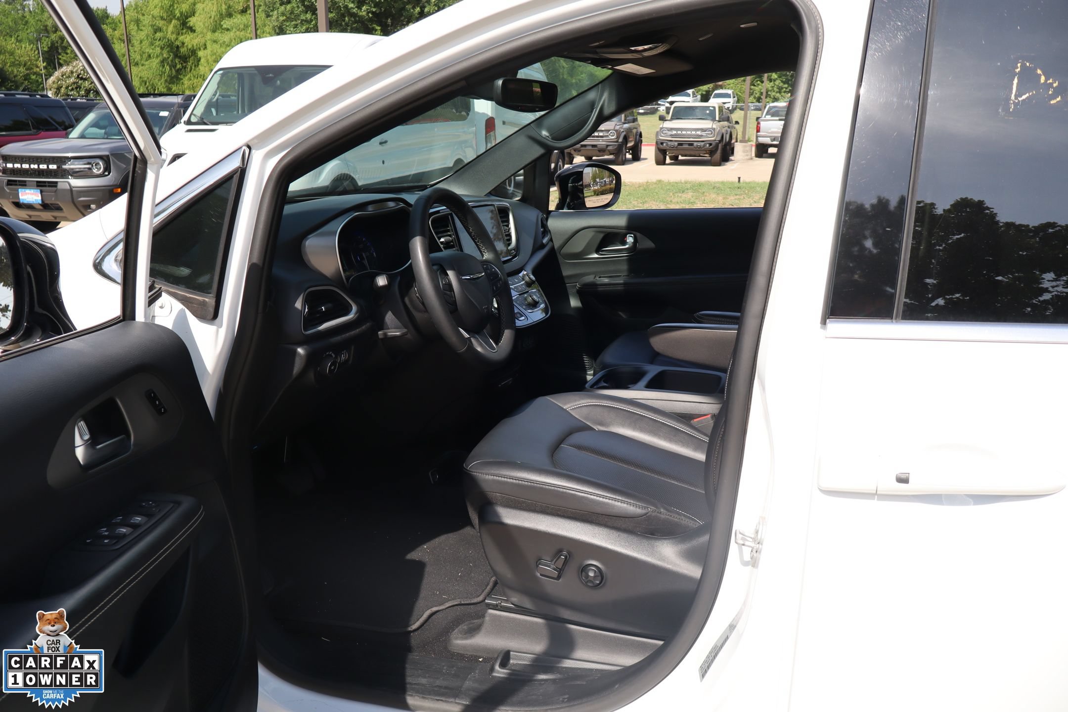Used 2025 Chrysler Pacifica Select FWD image 23