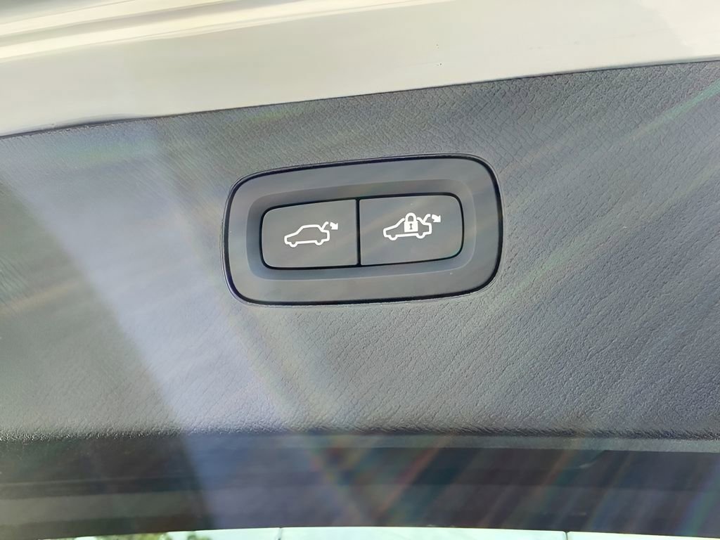 Used 2025 Volvo XC90 B6 Plus image 19