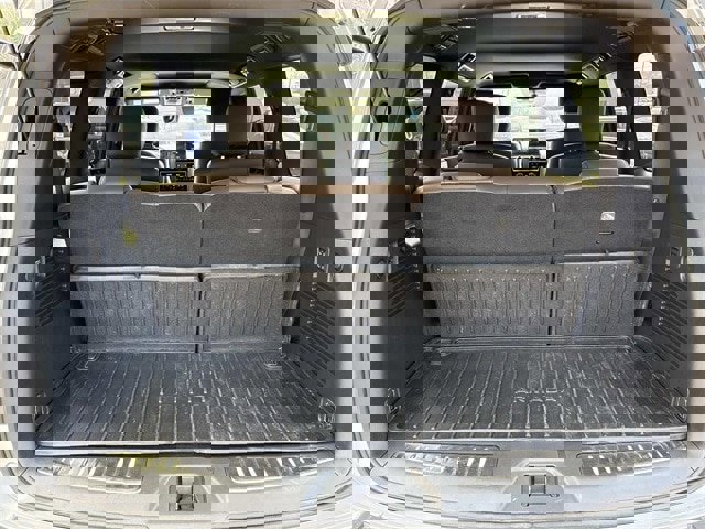 Used 2024 Nissan Armada Platinum w/ Captain's Chairs Package image 13