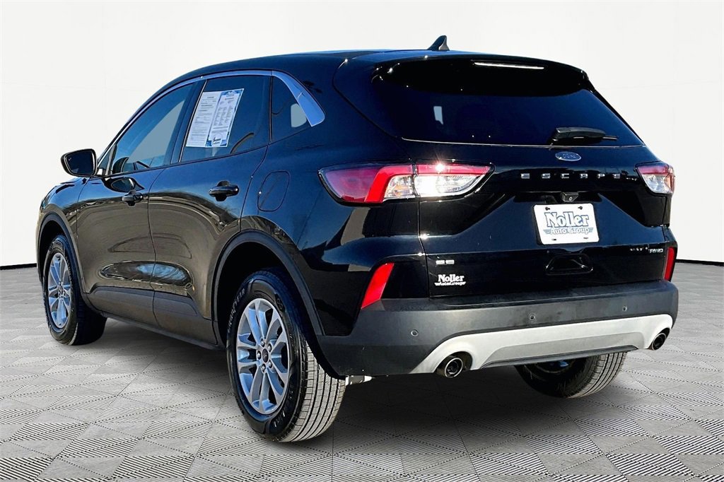 Certified 2022 Ford Escape SE w/ Cold Weather Package image 2