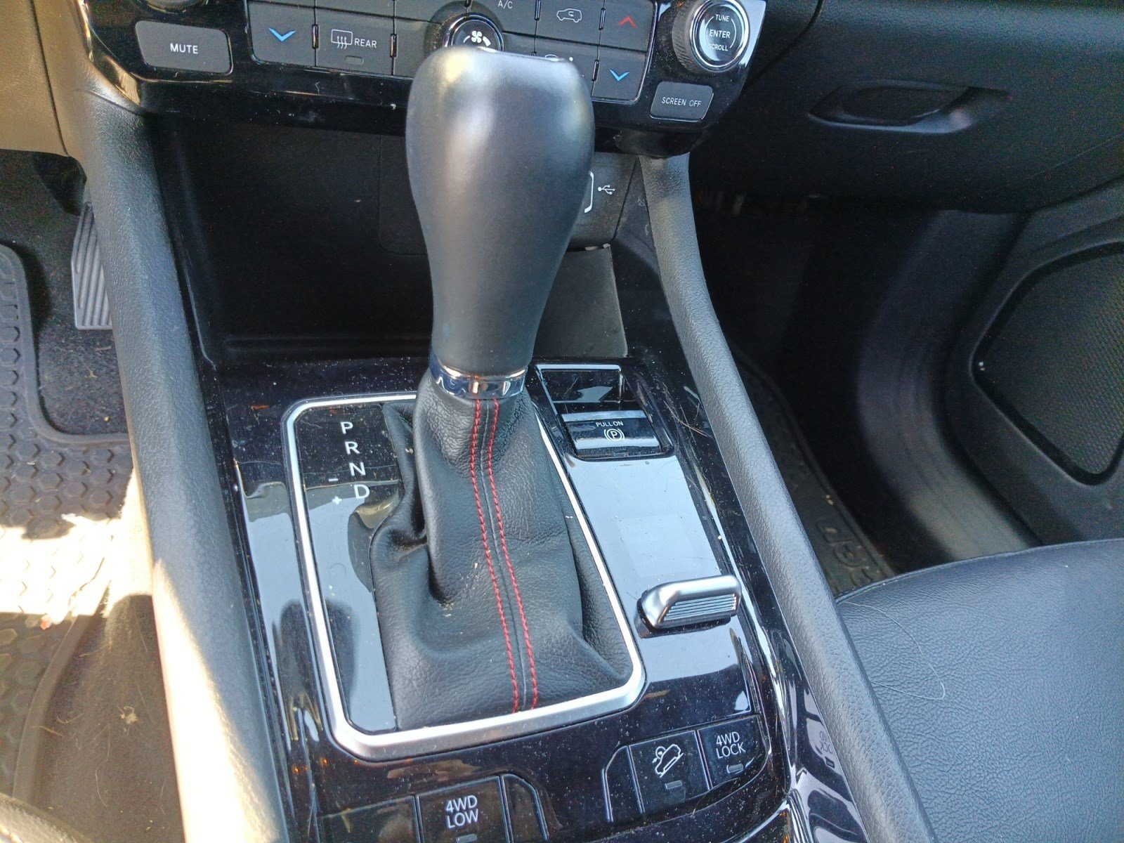 Used 2025 Jeep Compass Trailhawk AWD/4WD image 14