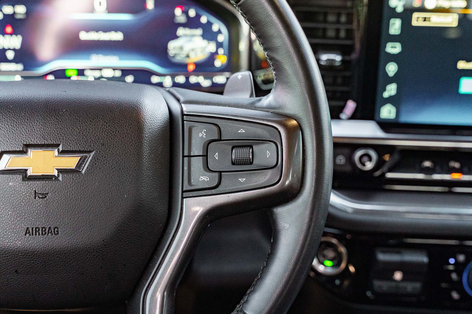 Used 2023 Chevrolet Silverado 1500 High Country w/ Technology Package AWD/4WD image 30
