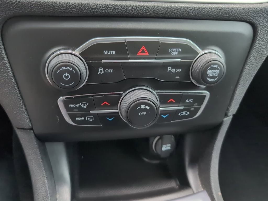 Used 2020 Dodge Charger SXT w/ Blacktop Package image 17