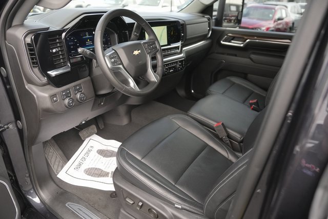 Used 2024 Chevrolet Silverado 2500 LT w/ Convenience Package image 8