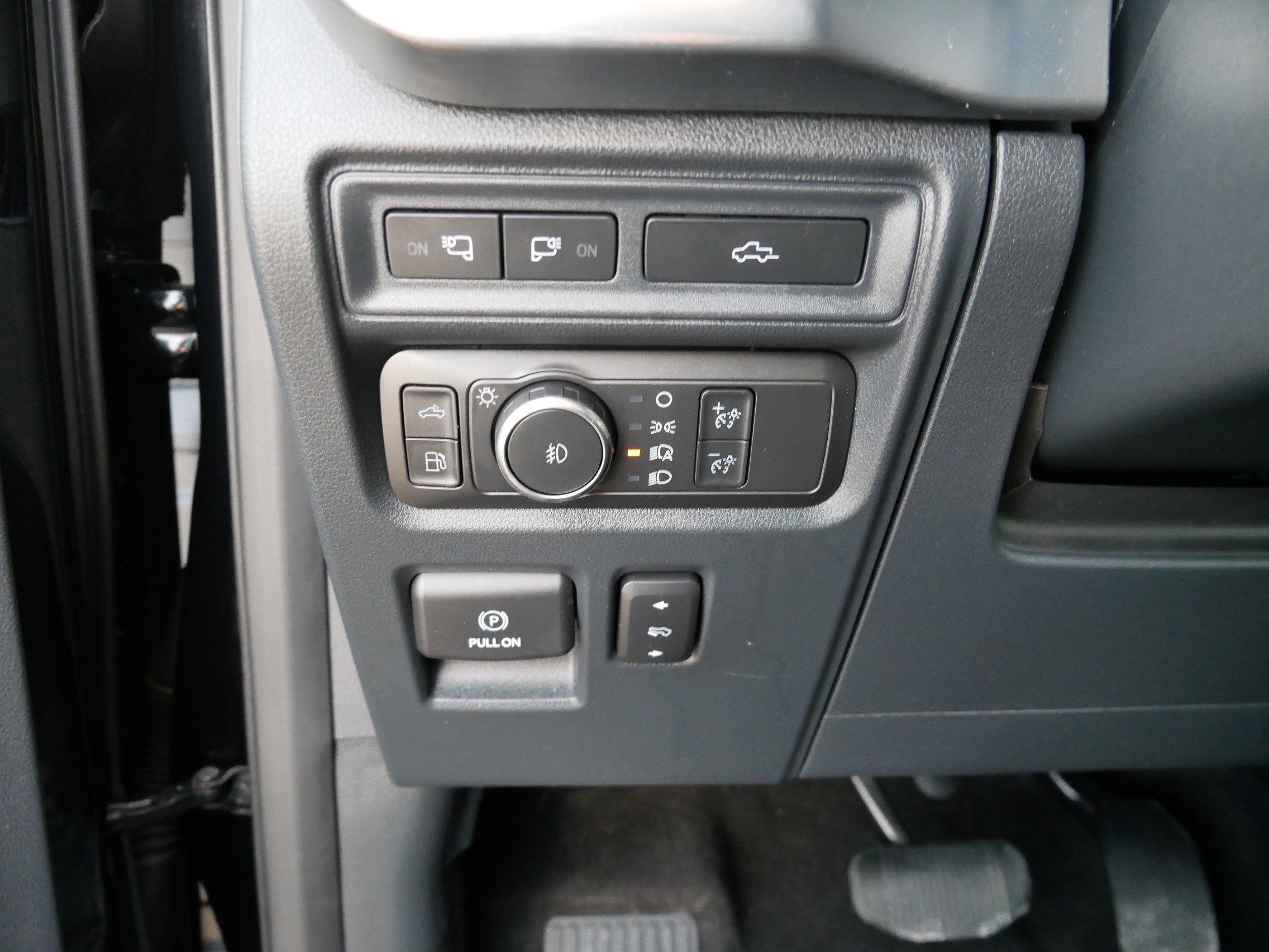 Certified 2022 Ford F150 Lariat w/ Equipment Group 502A High image 18