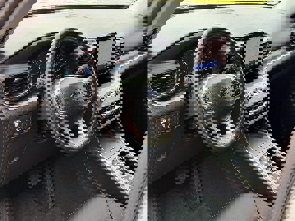 Certified 2022 Ford Explorer XLT w/ Equipment Group 202A image 13