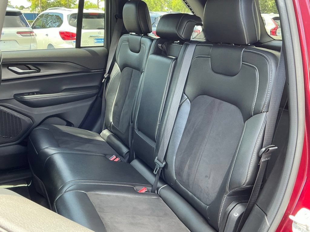 Used 2024 Jeep Grand Cherokee Altitude AWD/4WD image 27