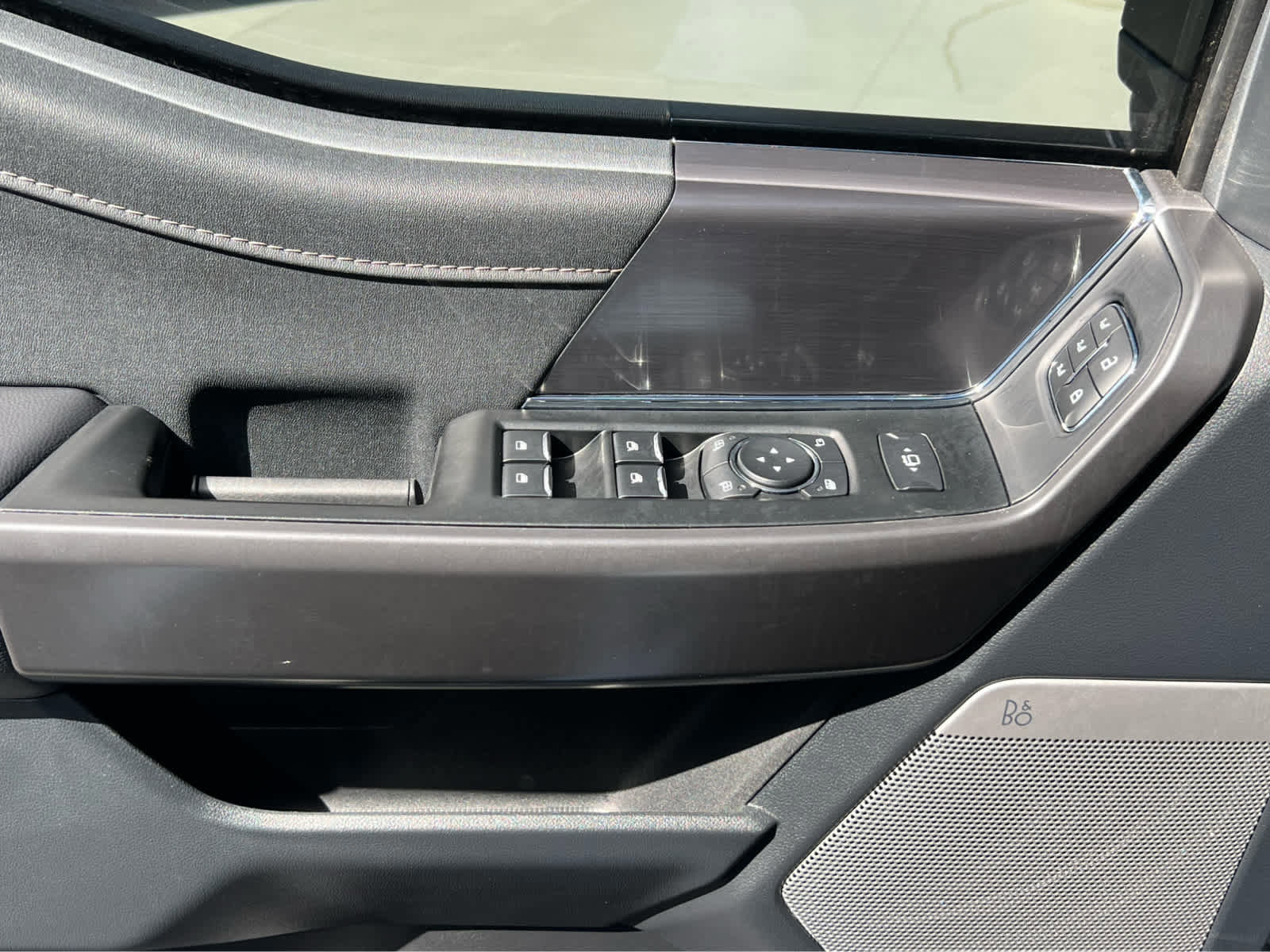 Certified 2025 Ford F150 Lariat w/ Equipment Group 501A Mid image 32