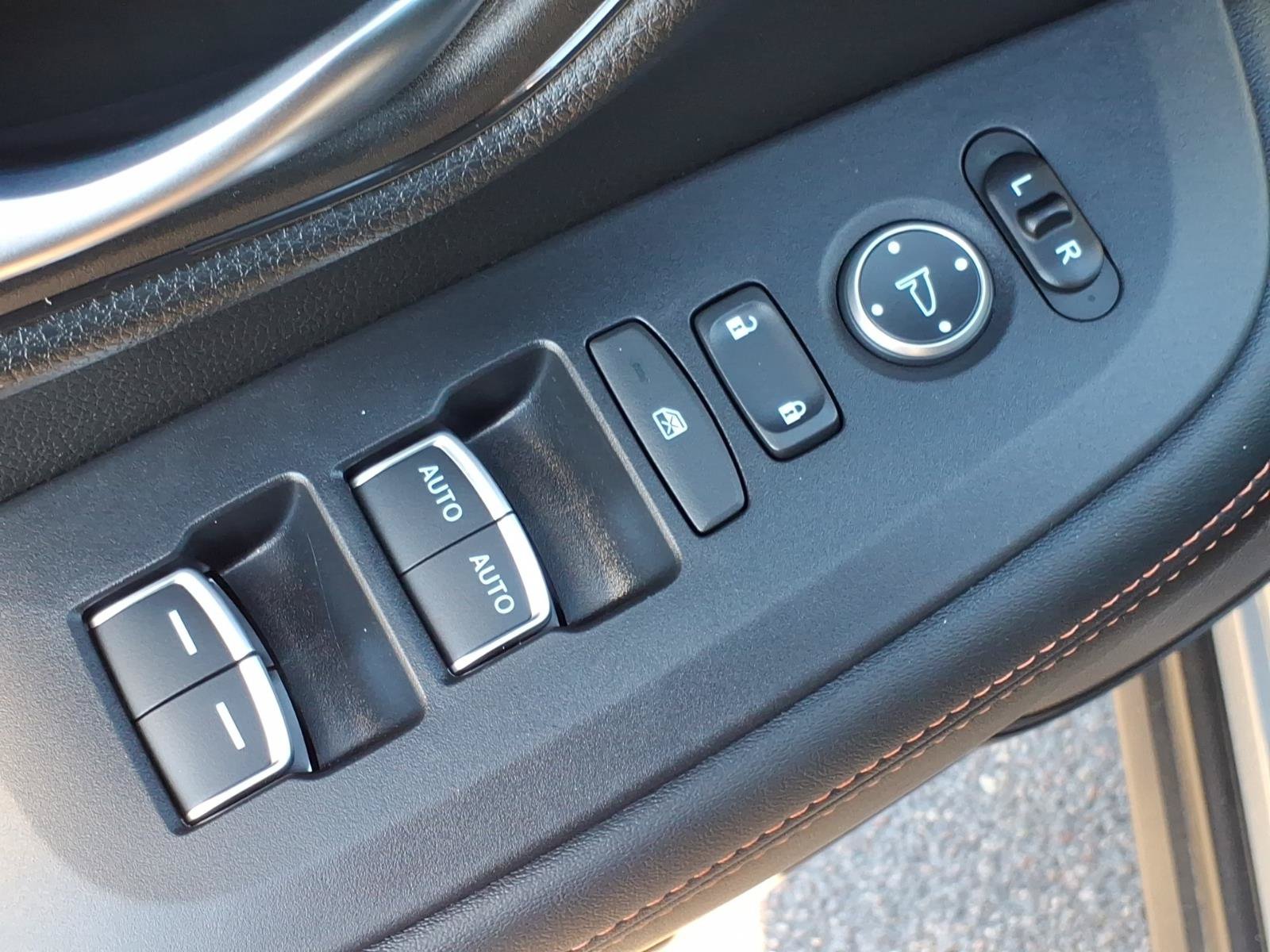 Used 2025 Honda HR-V Sport image 11