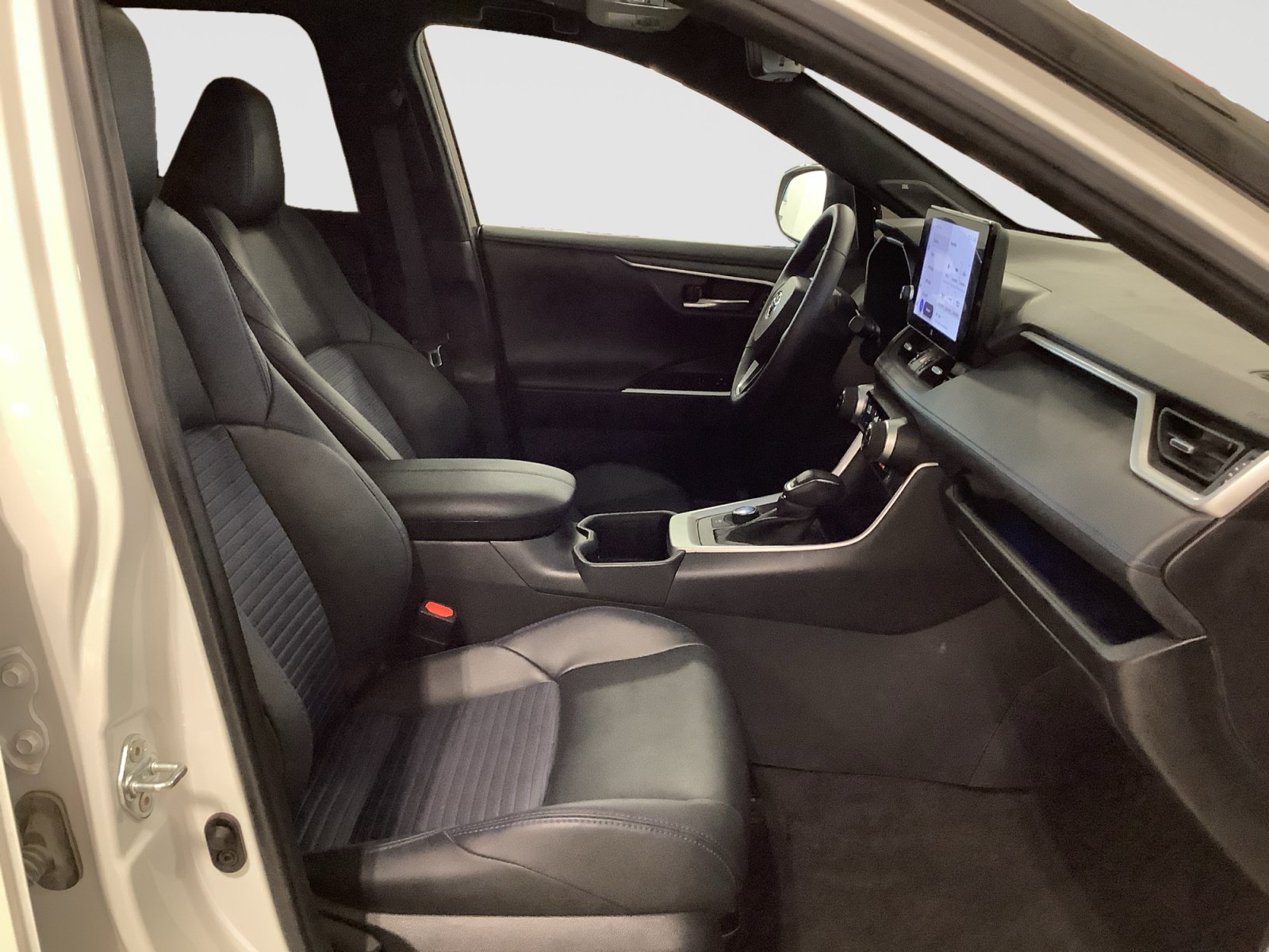 Used 2023 Toyota RAV4 XSE AWD/4WD image 20