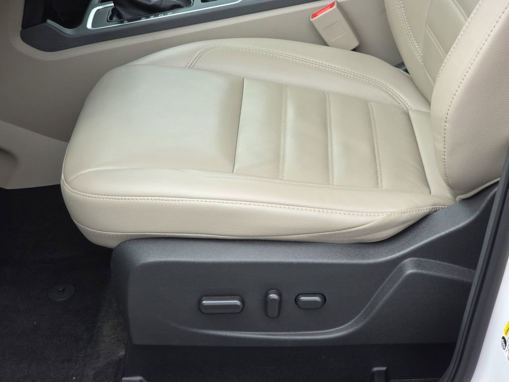 Certified 2017 Ford Escape Titanium FWD image 26