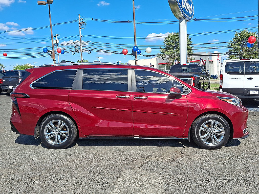 Used 2023 Toyota Sienna Platinum AWD/4WD image 32