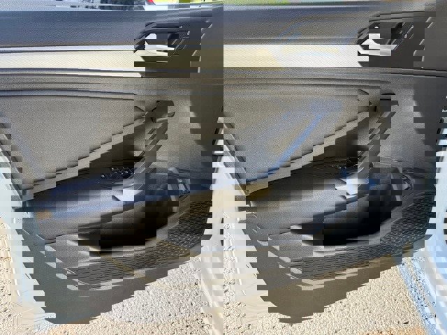 Used 2021 Volkswagen Jetta SE w/ SE Cold Weather Package image 9