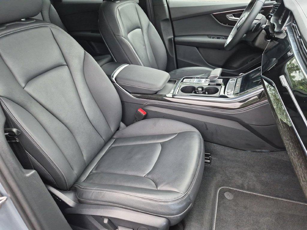 Used 2025 Audi Q7 3.0T Premium Plus AWD/4WD image 24