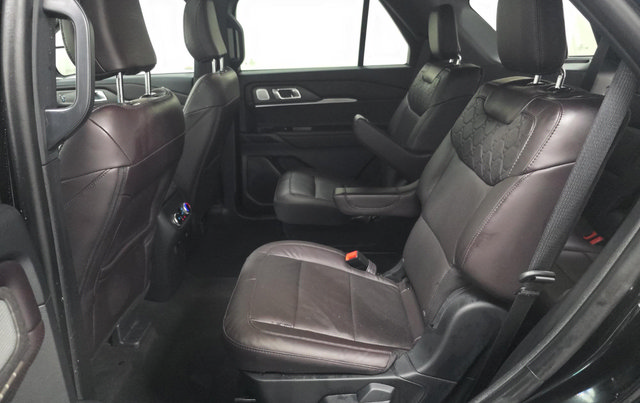 Certified 2025 Ford Explorer Platinum w/ Ultimate Package AWD/4WD image 9
