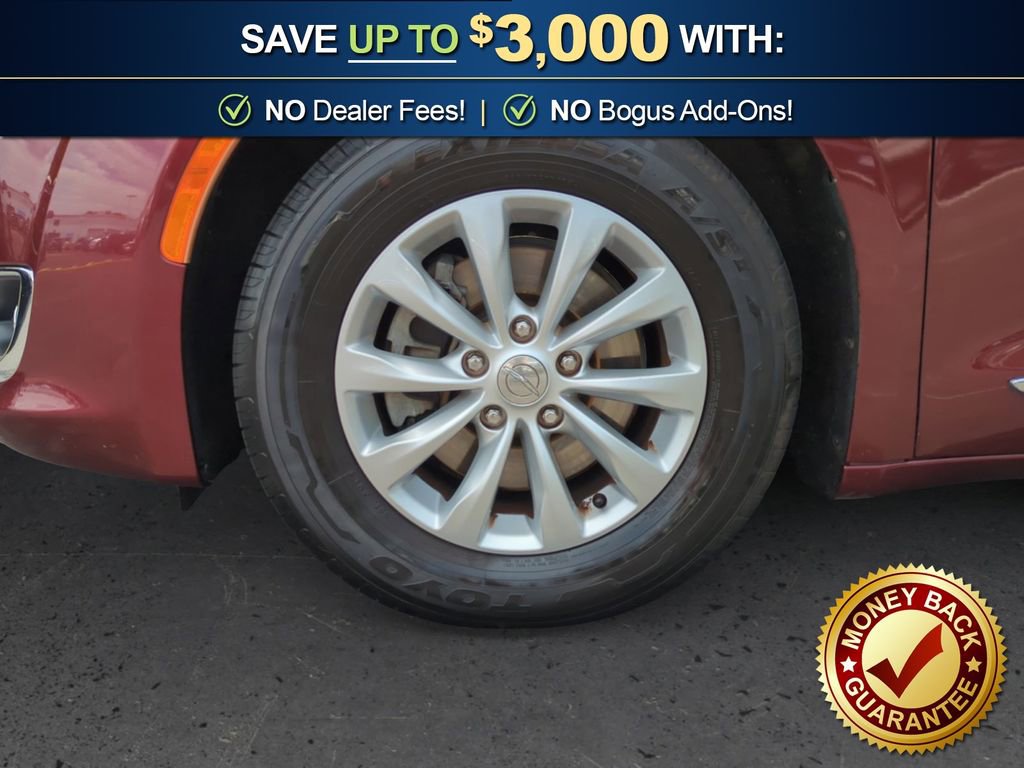 Used 2017 Chrysler Pacifica Touring-L FWD image 13