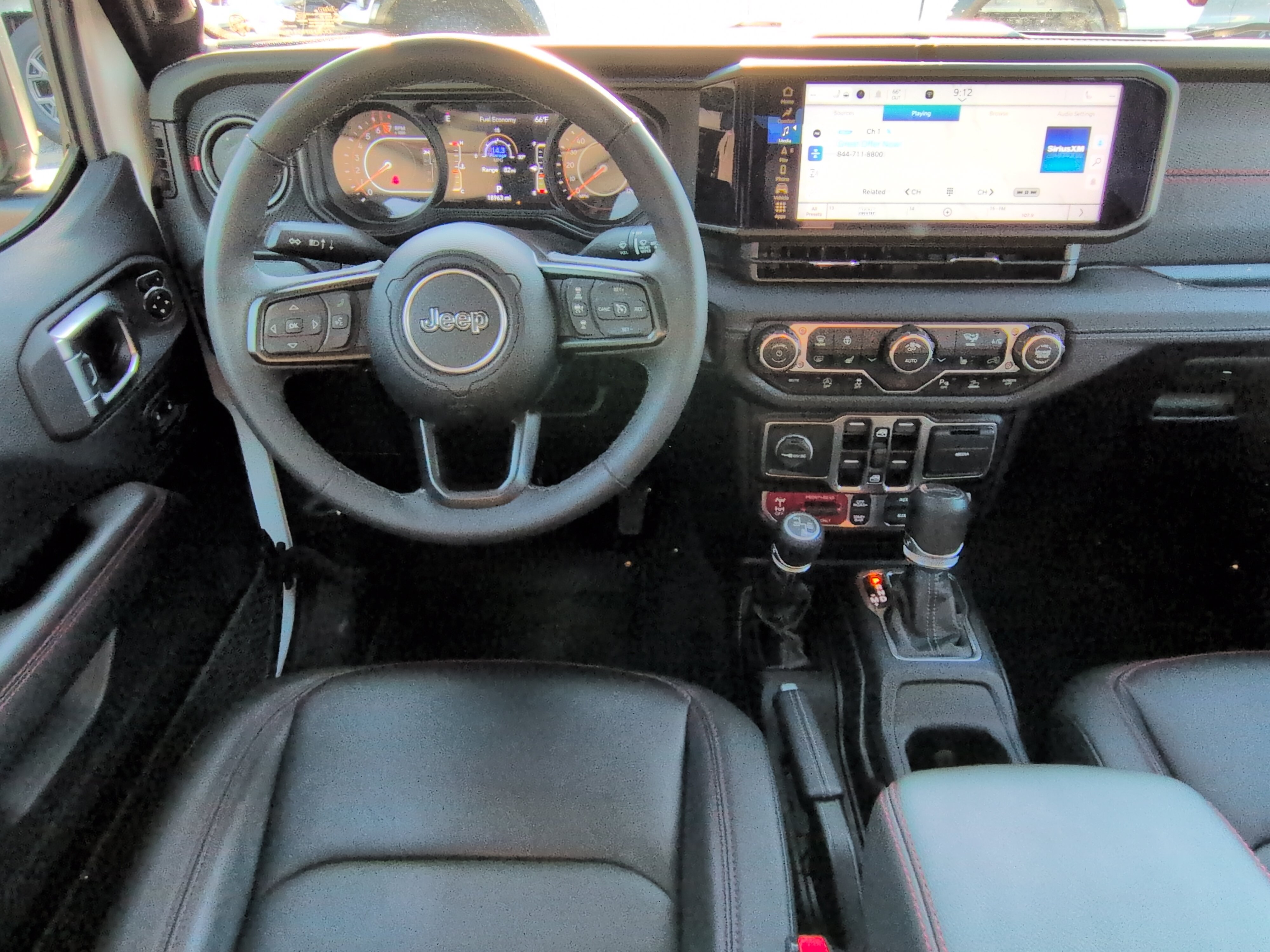 Used 2025 Jeep Gladiator Rubicon AWD/4WD image 14