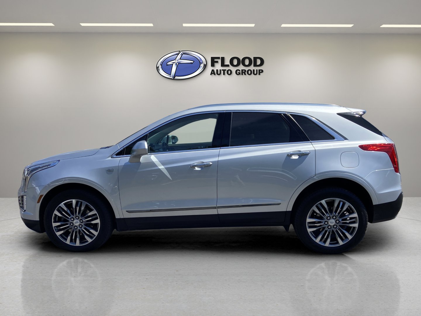 Used 2019 Cadillac XT5 Luxury w/ LPO, Black Ice Package image 5