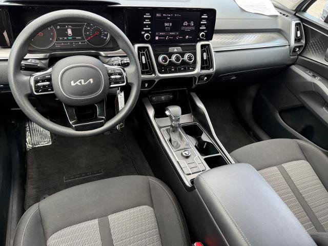 Used 2022 Kia Sorento LX FWD image 12