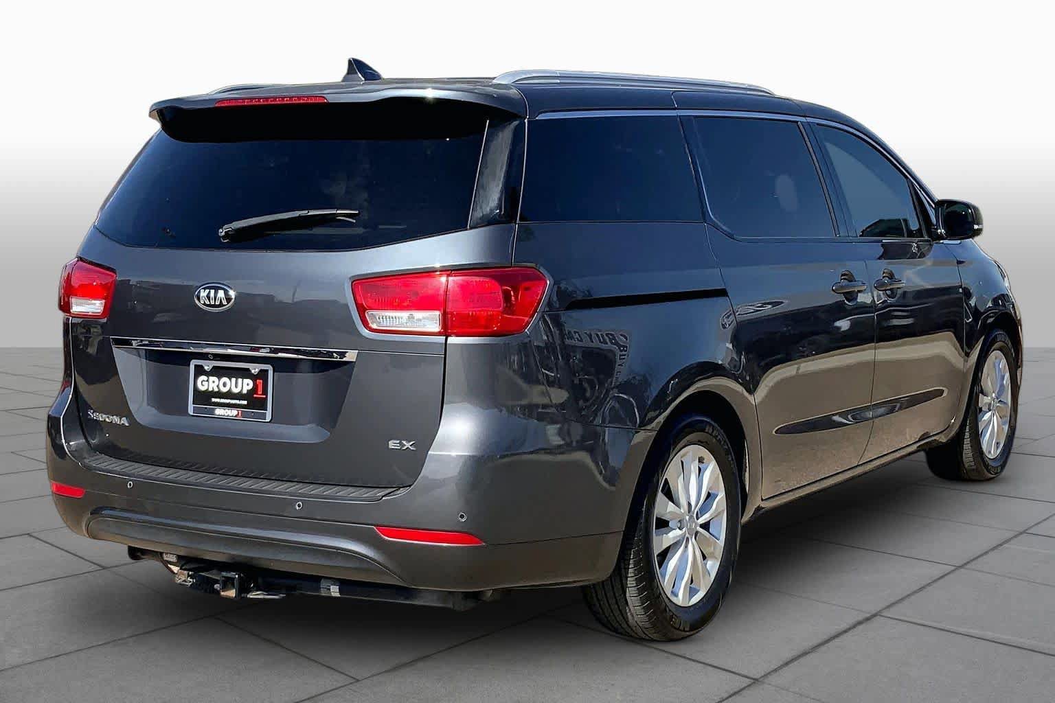 Used 2017 Kia Sedona EX FWD image 12