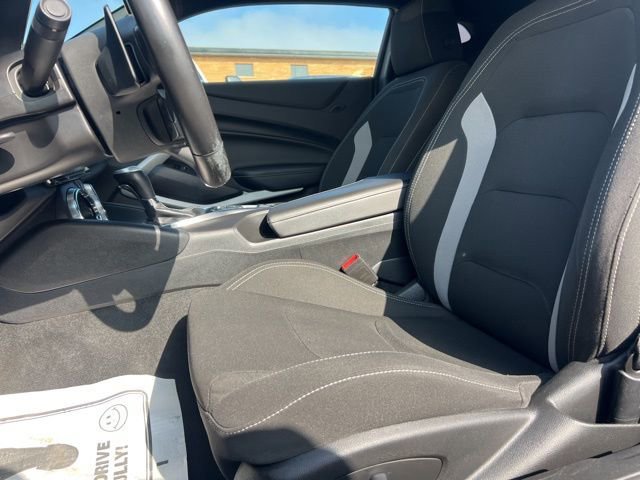 Used 2020 Chevrolet Camaro LT w/ Technology Package image 19
