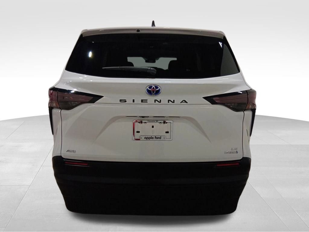 Used 2023 Toyota Sienna LE image 4