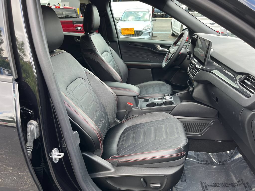 Certified 2023 Ford Escape ST-Line Elite w/ Premium Technology Package AWD/4WD image 22