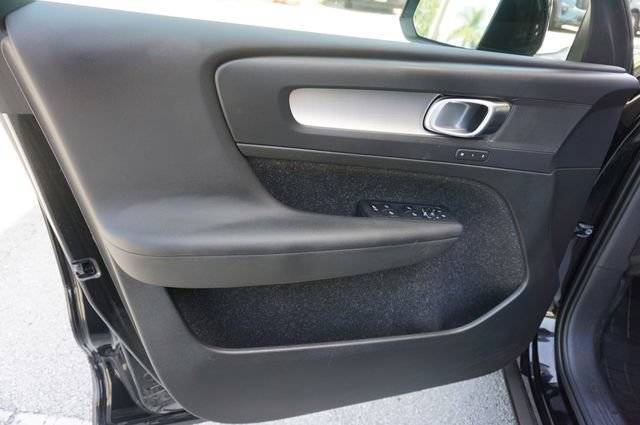 Used 2021 Volvo XC40 T4 Momentum w/ Protection Package Premier FWD image 24