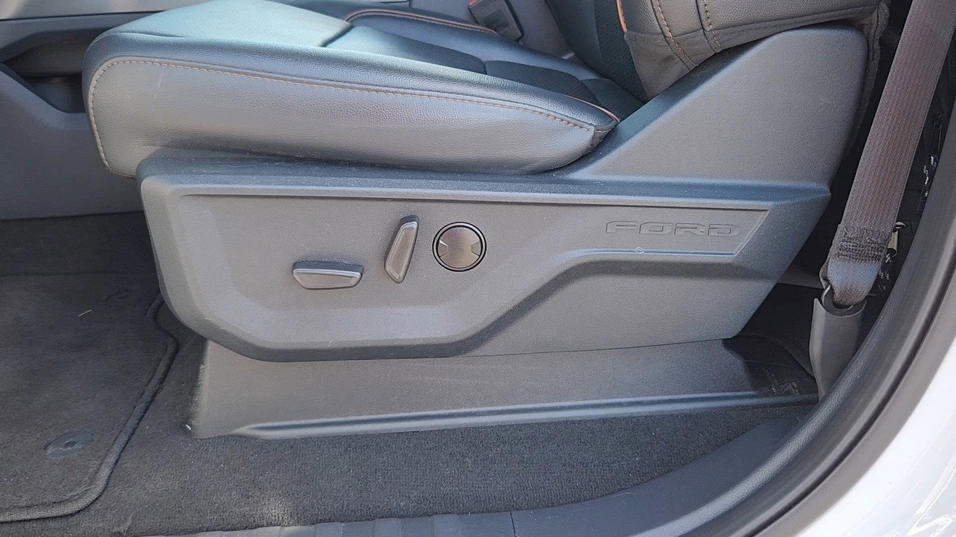 Certified 2026 Ford F250 Lariat AWD/4WD image 9