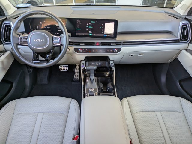 Used 2025 Kia Sorento SX image 19