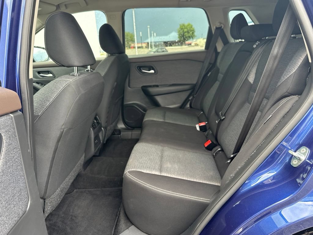 Used 2023 Nissan Rogue SV AWD/4WD image 18
