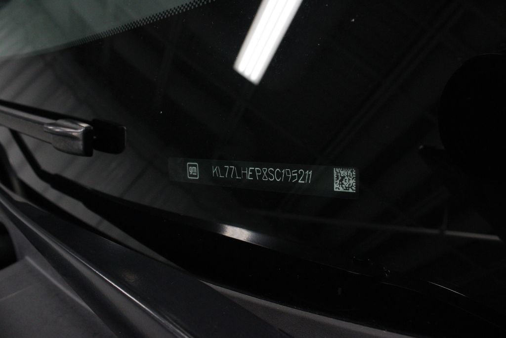 Used 2025 Chevrolet Trax LT FWD image 31