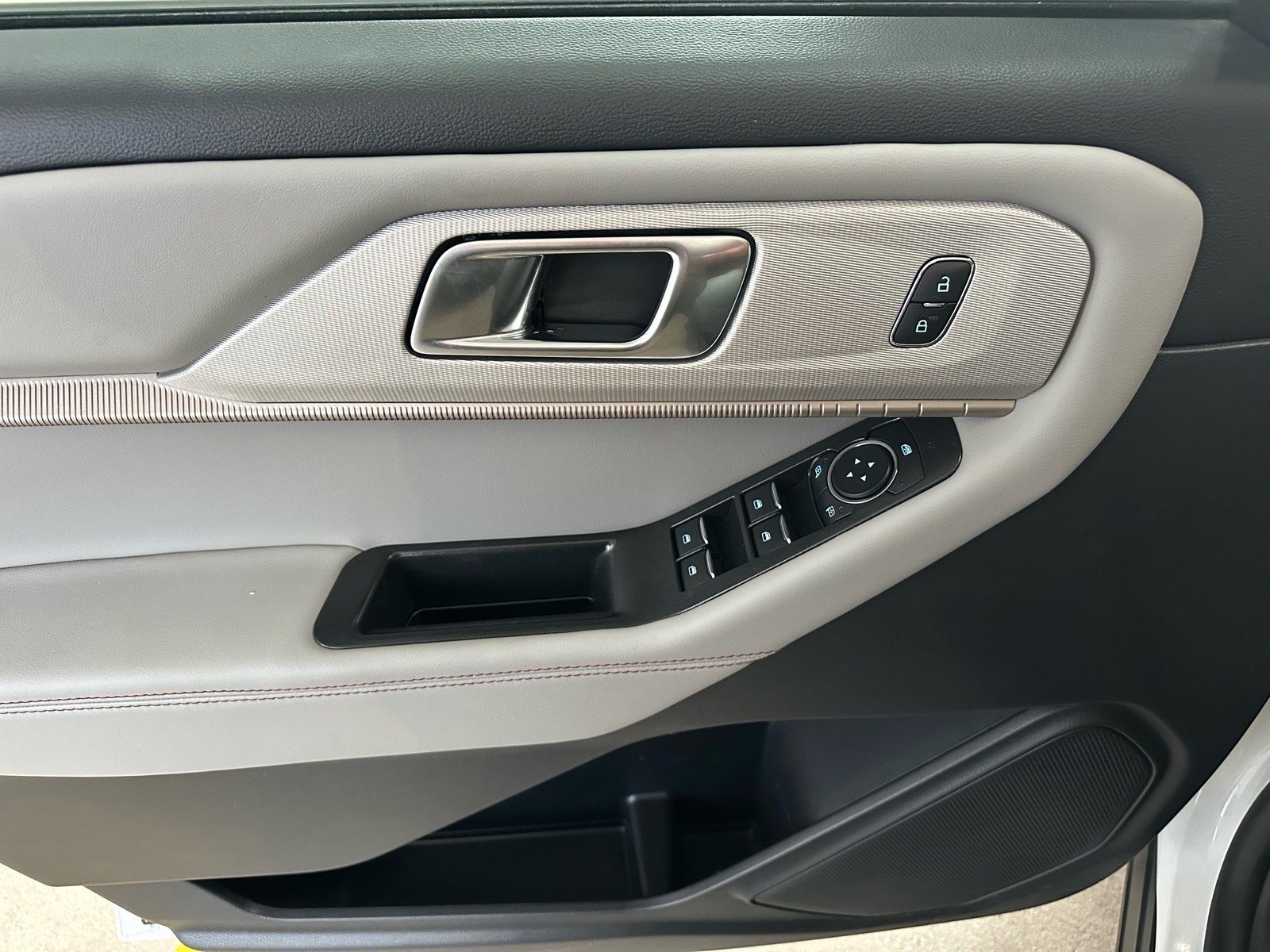 Certified 2025 Ford Explorer Active w/ Active Comfort Package image 16