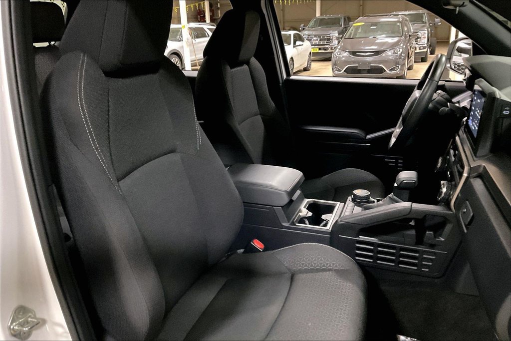 Used 2025 Toyota 4Runner SR5 AWD/4WD image 7