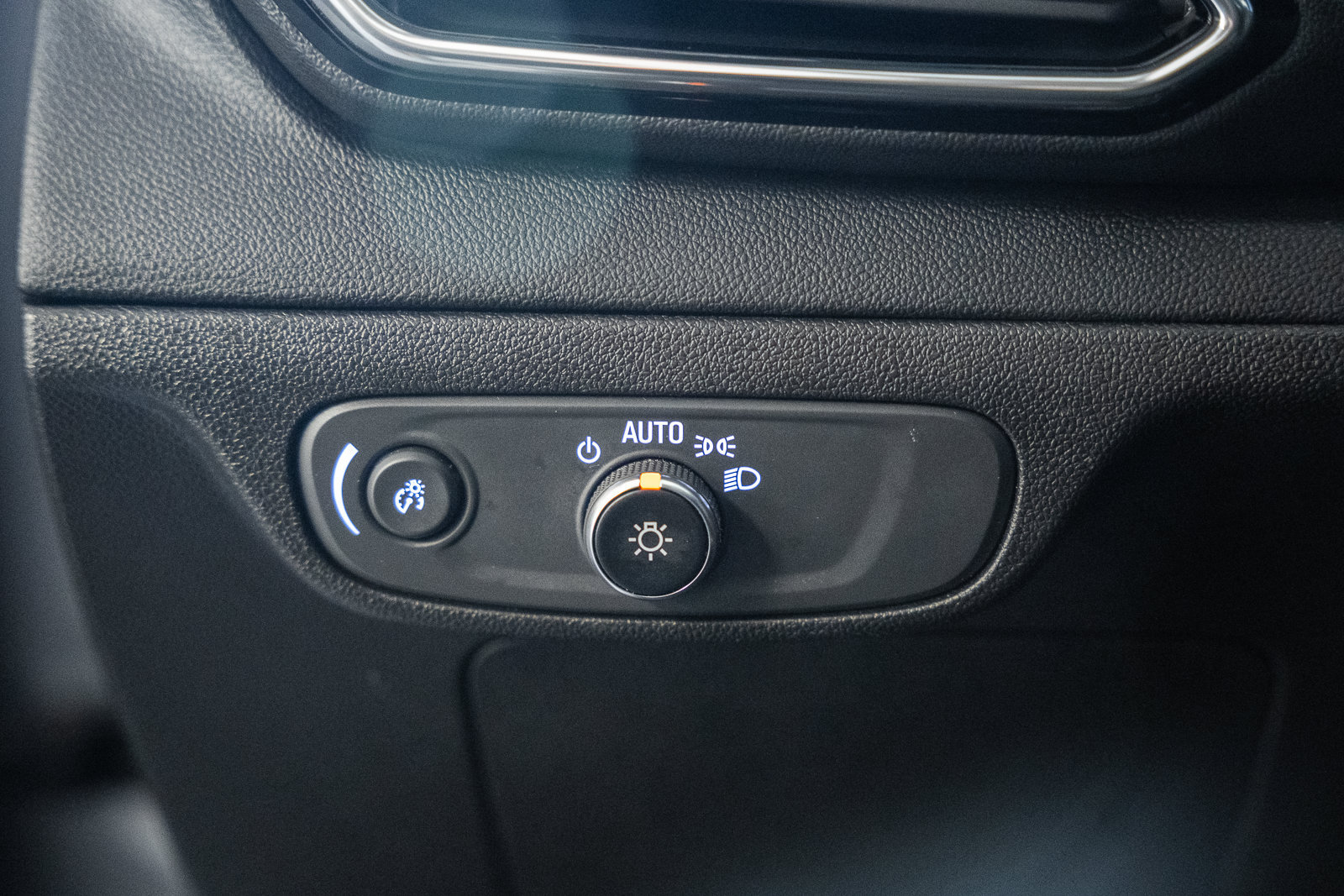 Used 2023 Chevrolet Bolt EUV LT w/ Driver Confidence Package FWD image 39